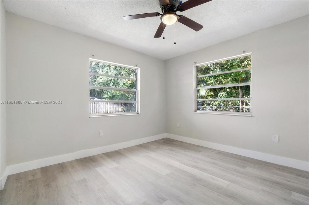 Active With Contract: $470,000 (3 beds, 2 baths, 1076 Square Feet)