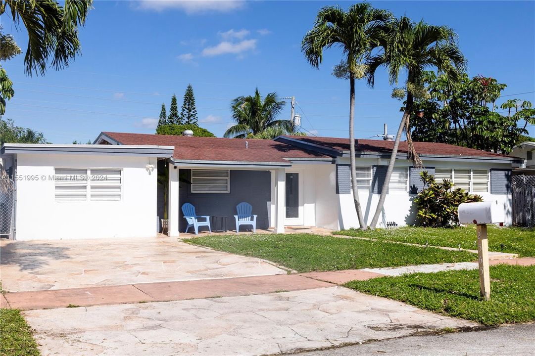 For Sale: $1,600,000 (5 beds, 2 baths, 2087 Square Feet)