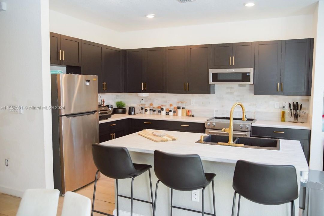 Recently Sold: $400,000 (3 beds, 2 baths, 1762 Square Feet)