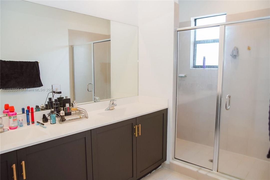 Recently Sold: $400,000 (3 beds, 2 baths, 1762 Square Feet)