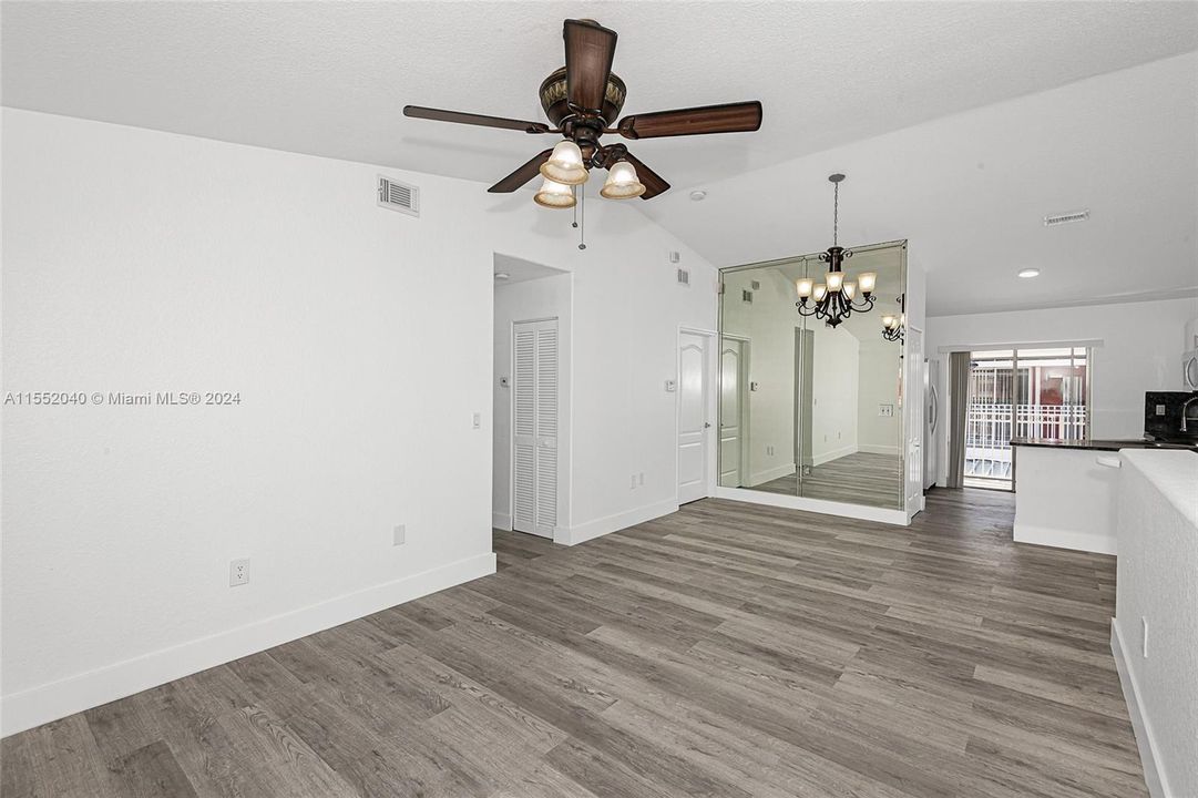For Sale: $365,500 (2 beds, 2 baths, 1029 Square Feet)