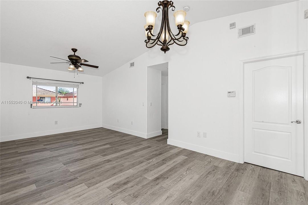 For Sale: $358,750 (2 beds, 2 baths, 1029 Square Feet)