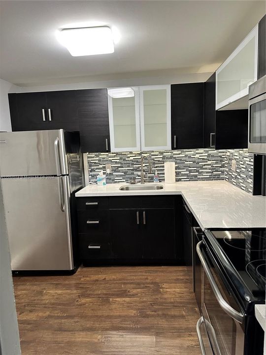 Recently Rented: $1,900 (1 beds, 1 baths, 775 Square Feet)
