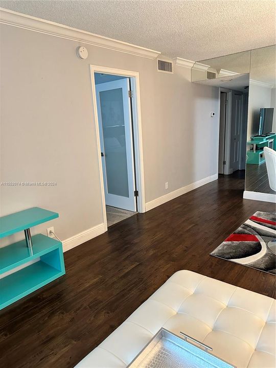 Recently Rented: $1,900 (1 beds, 1 baths, 775 Square Feet)