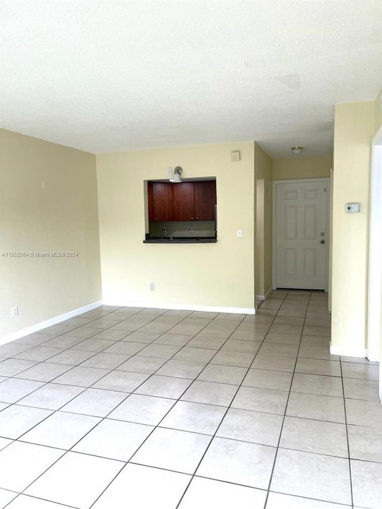 For Sale: $169,000 (1 beds, 1 baths, 700 Square Feet)