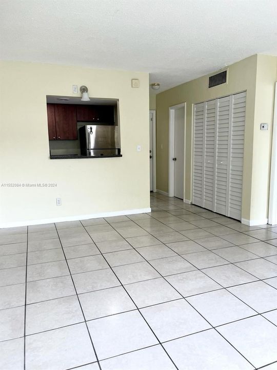 For Sale: $169,000 (1 beds, 1 baths, 700 Square Feet)