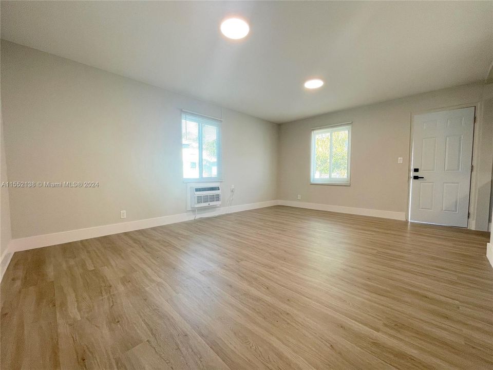 Recently Rented: $1,600 (1 beds, 1 baths, 600 Square Feet)