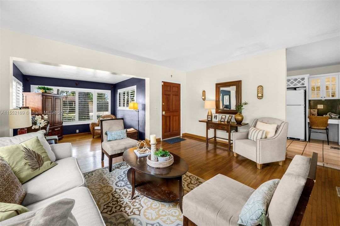 Recently Sold: $675,000 (2 beds, 1 baths, 1277 Square Feet)
