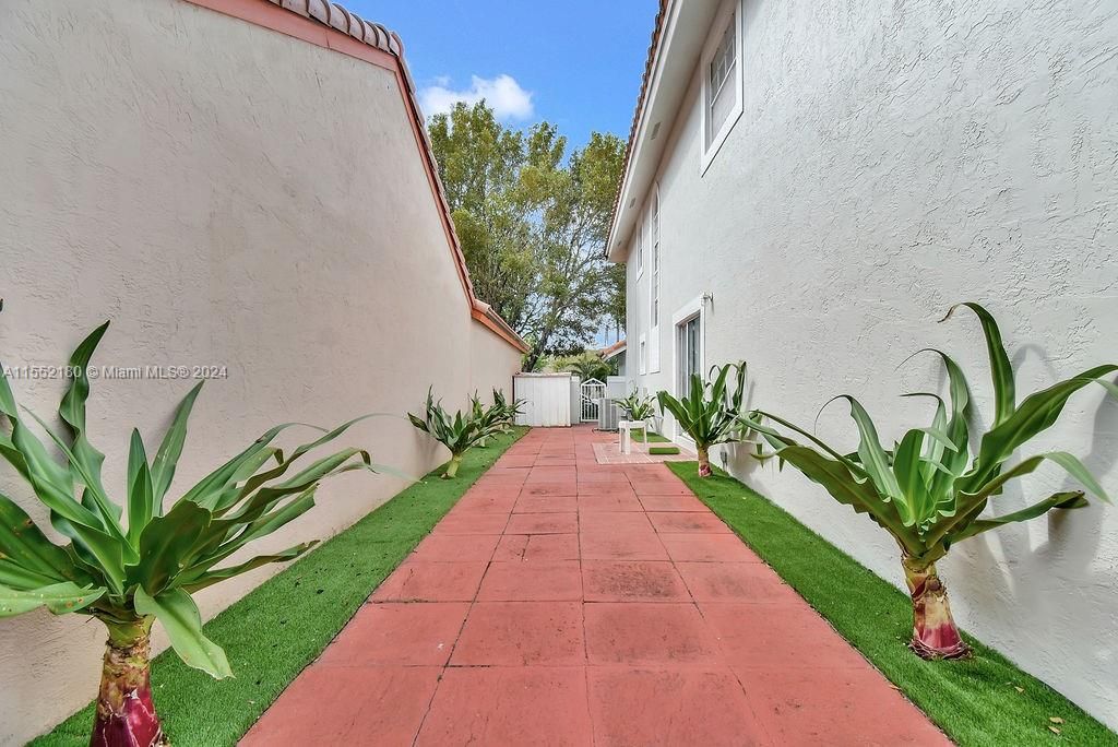 Active With Contract: $980,000 (4 beds, 2 baths, 2967 Square Feet)