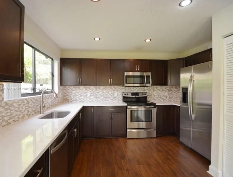 Active With Contract: $3,250 (3 beds, 2 baths, 1912 Square Feet)