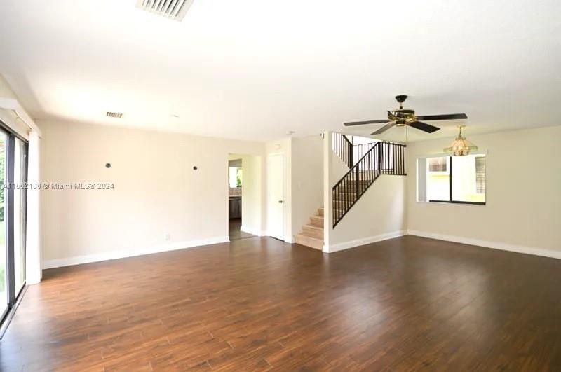 Active With Contract: $3,250 (3 beds, 2 baths, 1912 Square Feet)