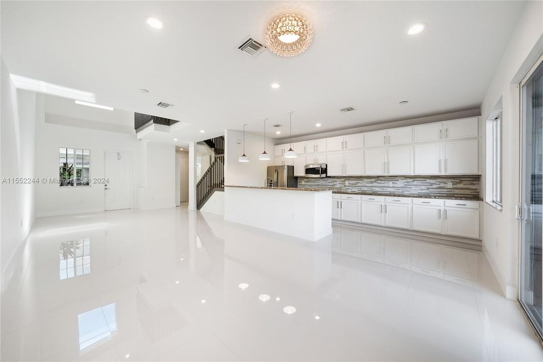 Недавно арендовано: $3,395 (3 спален, 2 ванн, 1882 Квадратных фут)