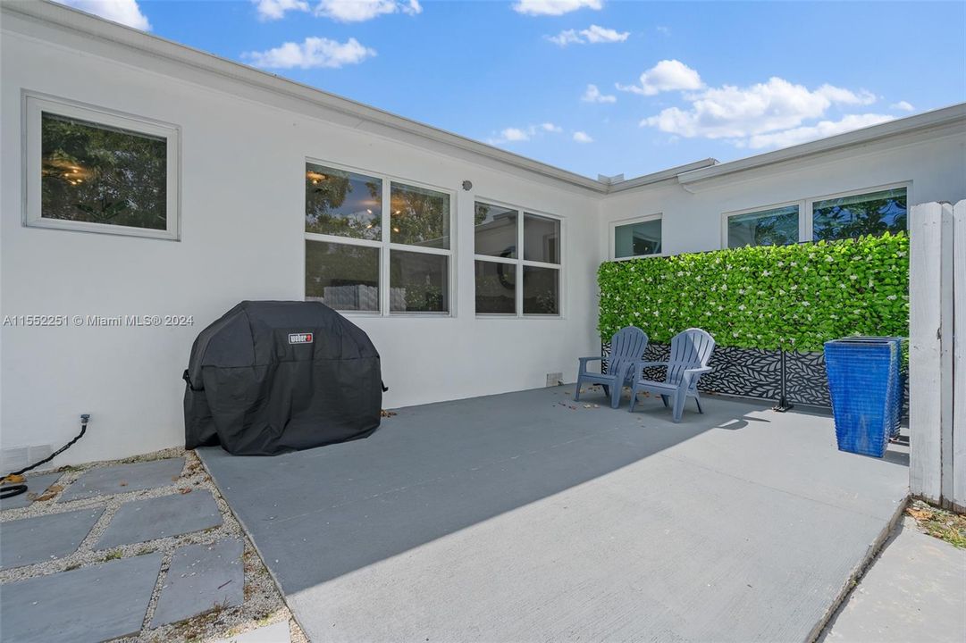 Recently Sold: $1,650,000 (0 beds, 0 baths, 2077 Square Feet)