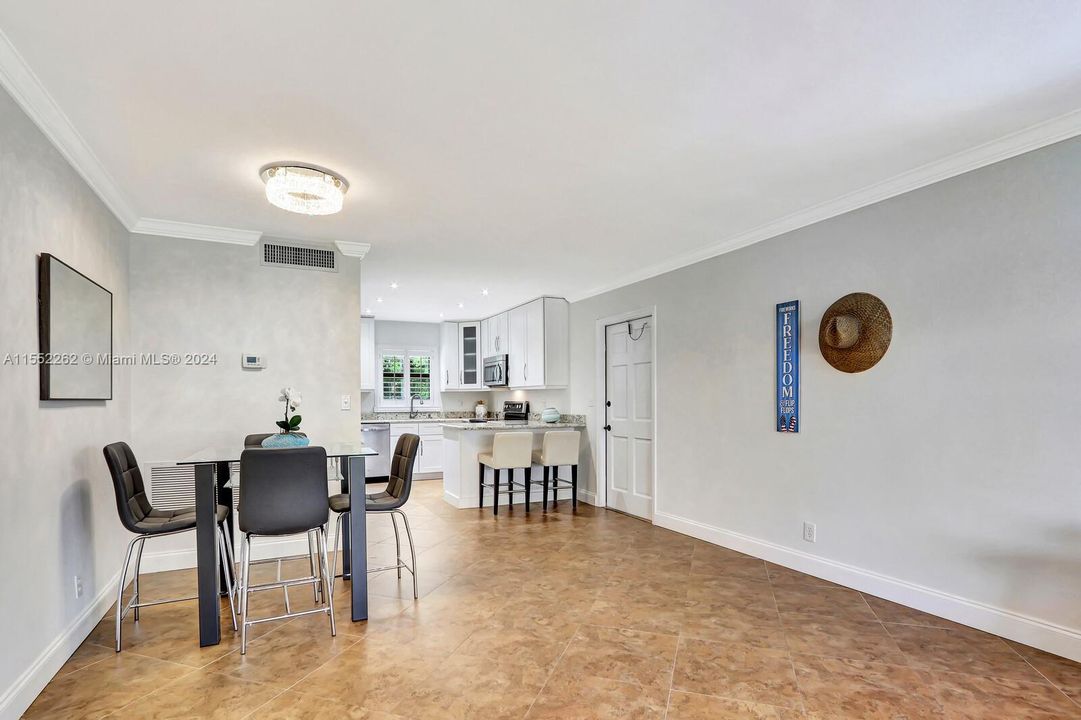 Active With Contract: $2,800 (2 beds, 2 baths, 1063 Square Feet)