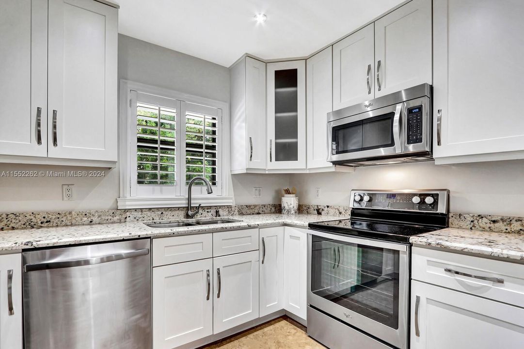 Active With Contract: $2,800 (2 beds, 2 baths, 1063 Square Feet)