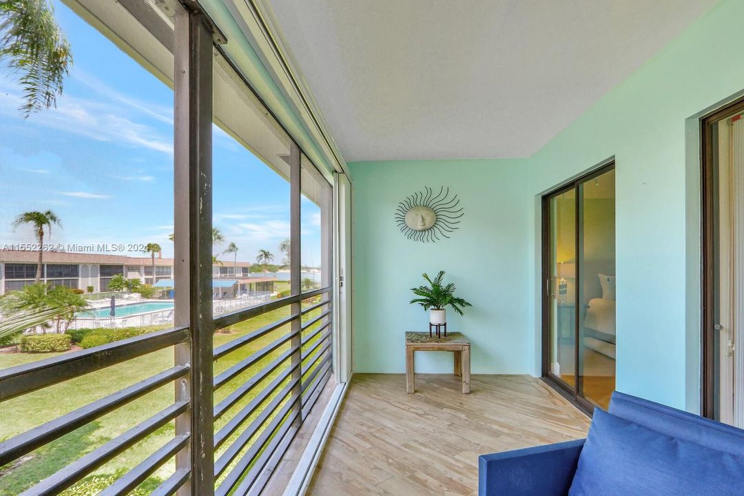 Active With Contract: $2,800 (2 beds, 2 baths, 1063 Square Feet)