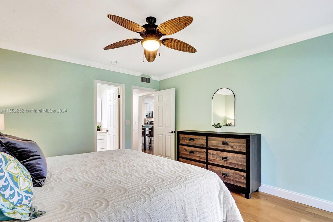 Active With Contract: $2,800 (2 beds, 2 baths, 1063 Square Feet)