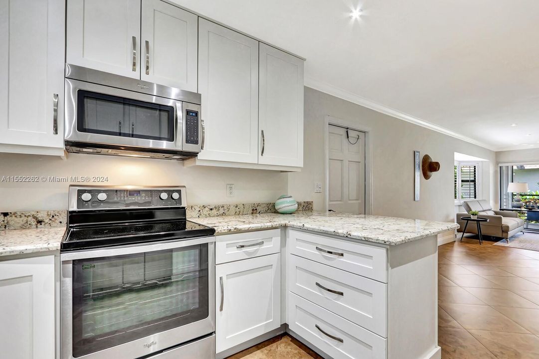 Active With Contract: $2,800 (2 beds, 2 baths, 1063 Square Feet)