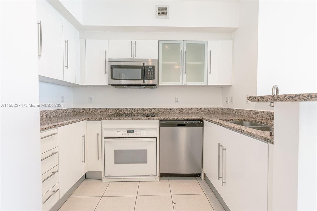 For Rent: $3,600 (2 beds, 2 baths, 1105 Square Feet)
