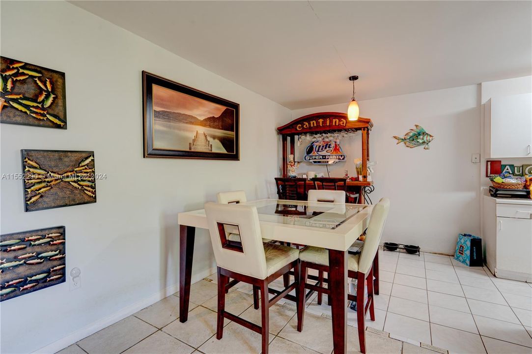 Active With Contract: $175,000 (1 beds, 1 baths, 670 Square Feet)