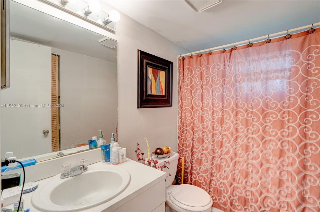 Active With Contract: $175,000 (1 beds, 1 baths, 670 Square Feet)