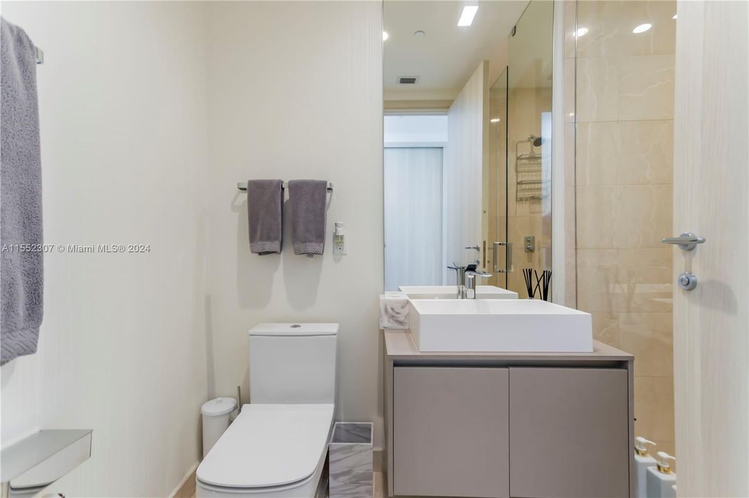 Recently Sold: $3,150,000 (3 beds, 4 baths, 2076 Square Feet)