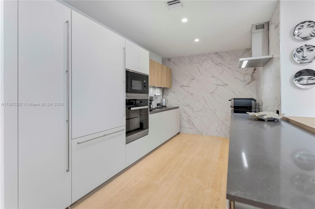 Recently Sold: $3,150,000 (3 beds, 4 baths, 2076 Square Feet)