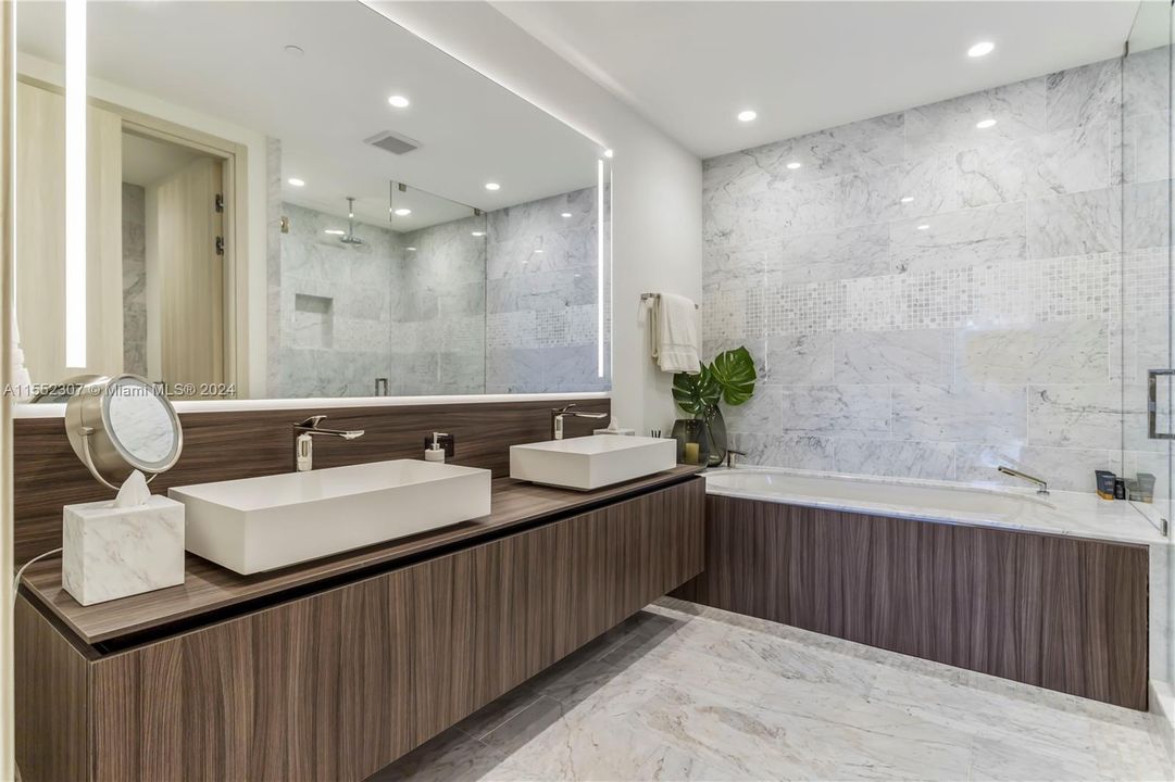 Recently Sold: $3,150,000 (3 beds, 4 baths, 2076 Square Feet)