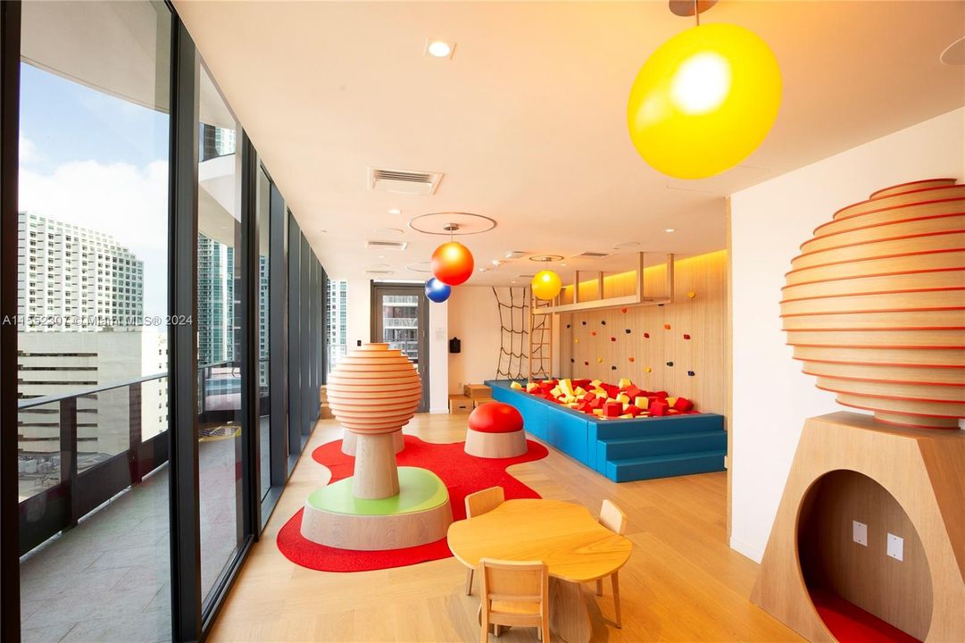 Recently Sold: $3,150,000 (3 beds, 4 baths, 2076 Square Feet)