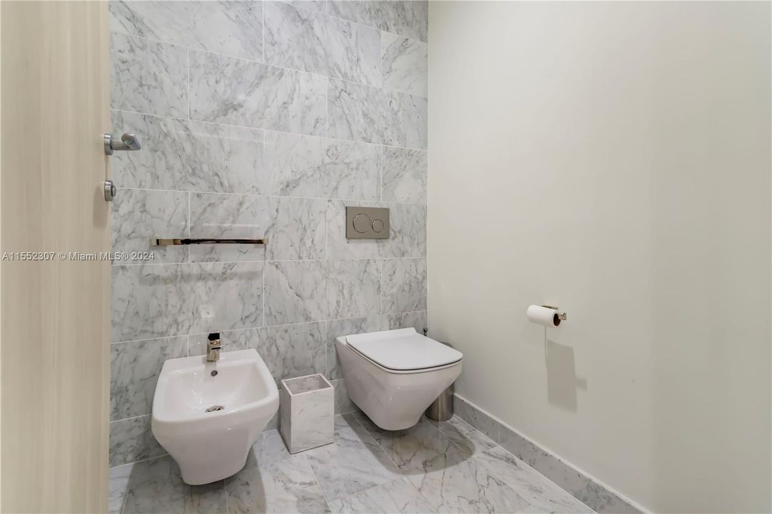 Recently Sold: $3,150,000 (3 beds, 4 baths, 2076 Square Feet)