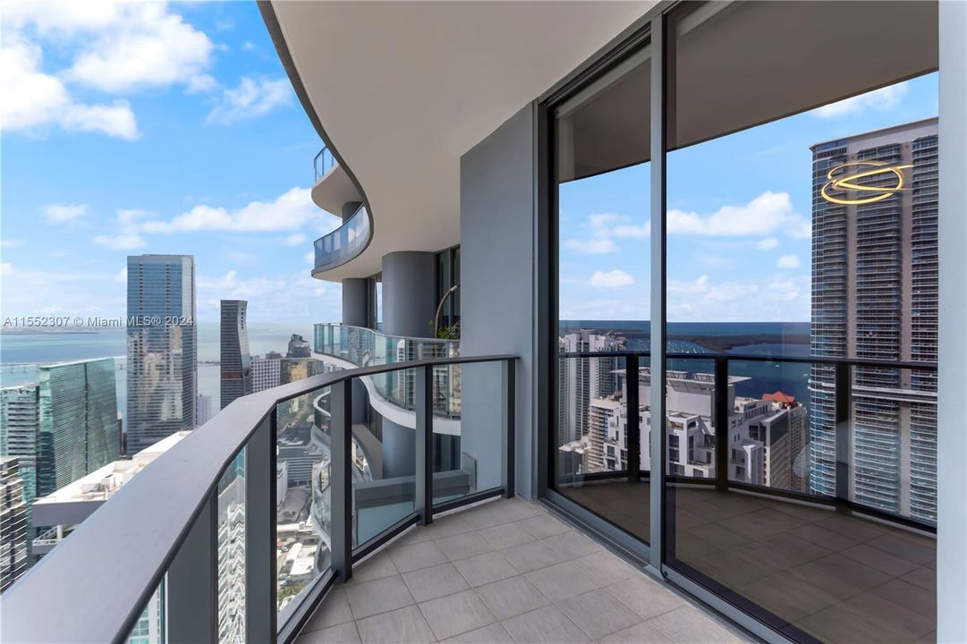 Recently Sold: $3,150,000 (3 beds, 4 baths, 2076 Square Feet)