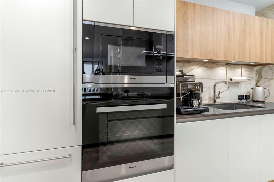 Recently Sold: $3,150,000 (3 beds, 4 baths, 2076 Square Feet)