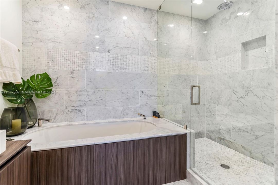 Recently Sold: $3,150,000 (3 beds, 4 baths, 2076 Square Feet)