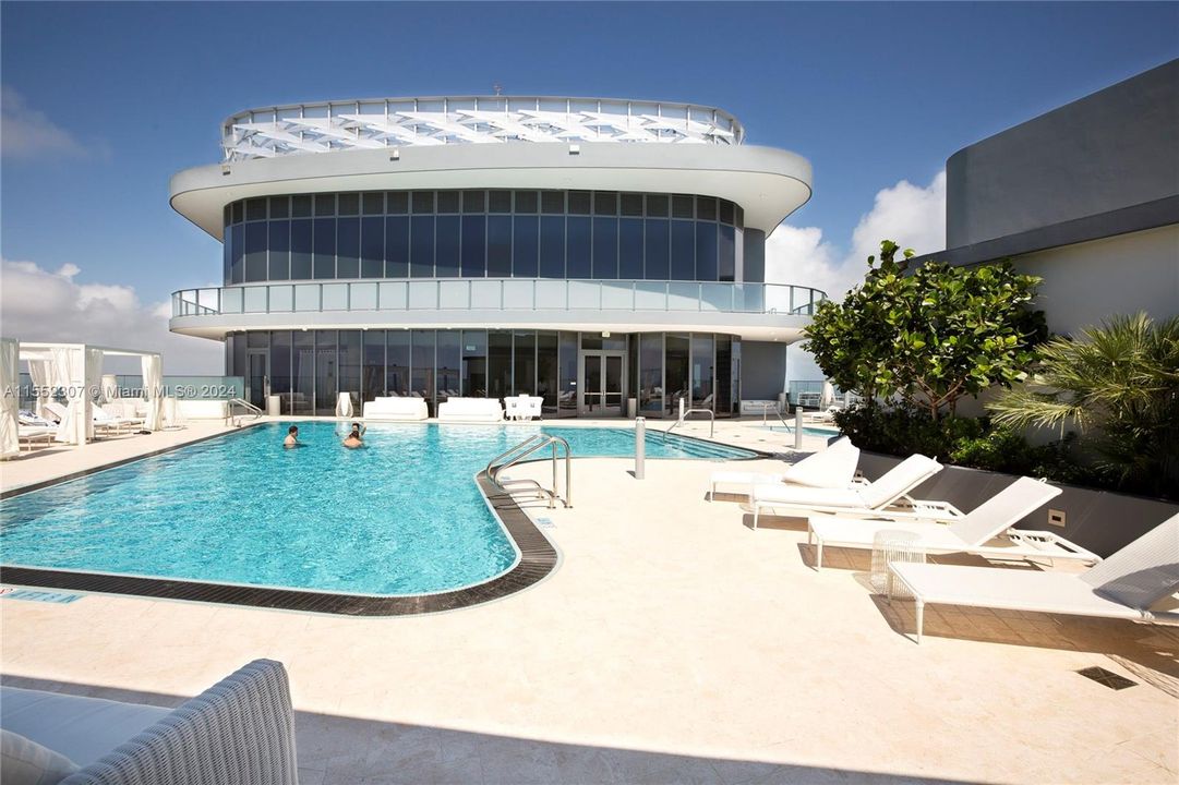 Recently Sold: $3,150,000 (3 beds, 4 baths, 2076 Square Feet)