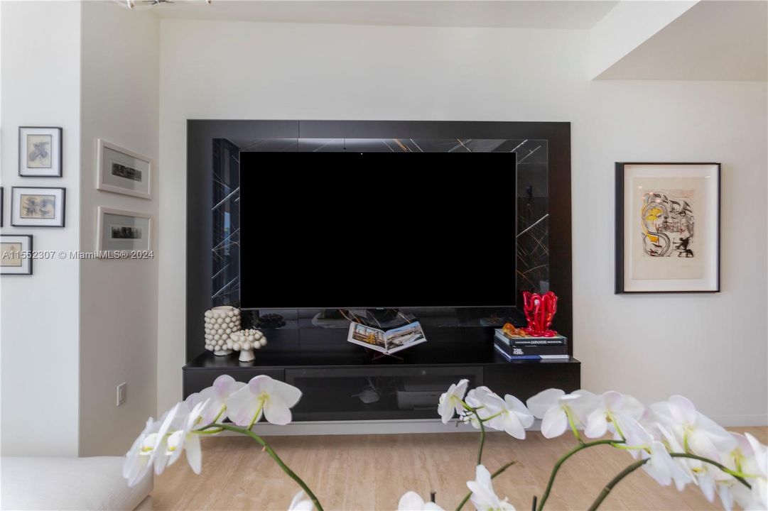 Recently Sold: $3,150,000 (3 beds, 4 baths, 2076 Square Feet)