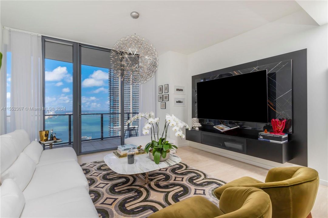 Recently Sold: $3,150,000 (3 beds, 4 baths, 2076 Square Feet)