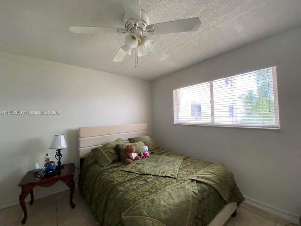 For Sale: $195,900 (2 beds, 2 baths, 840 Square Feet)