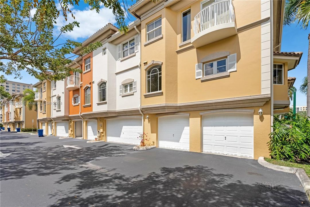 Vendido Recientemente: $748,500 (3 camas, 2 baños, 1797 Pies cuadrados)