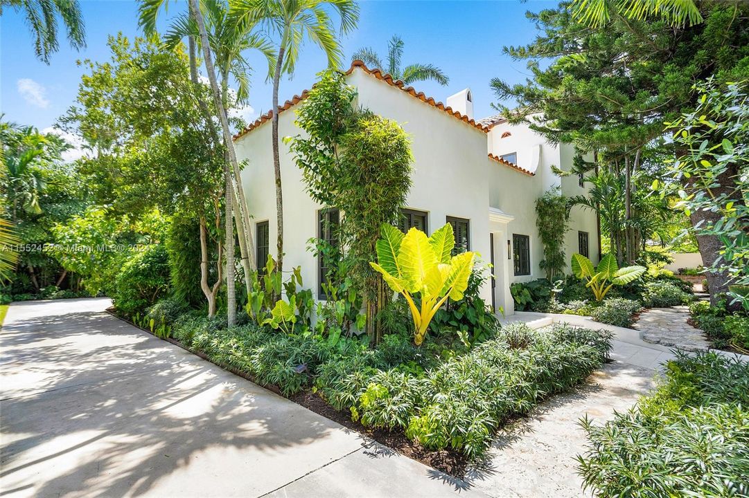 Active With Contract: $5,095,000 (3 beds, 2 baths, 2067 Square Feet)