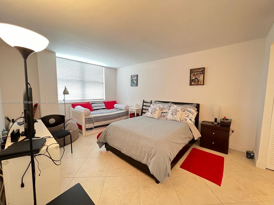 For Sale: $840,000 (2 beds, 2 baths, 1070 Square Feet)