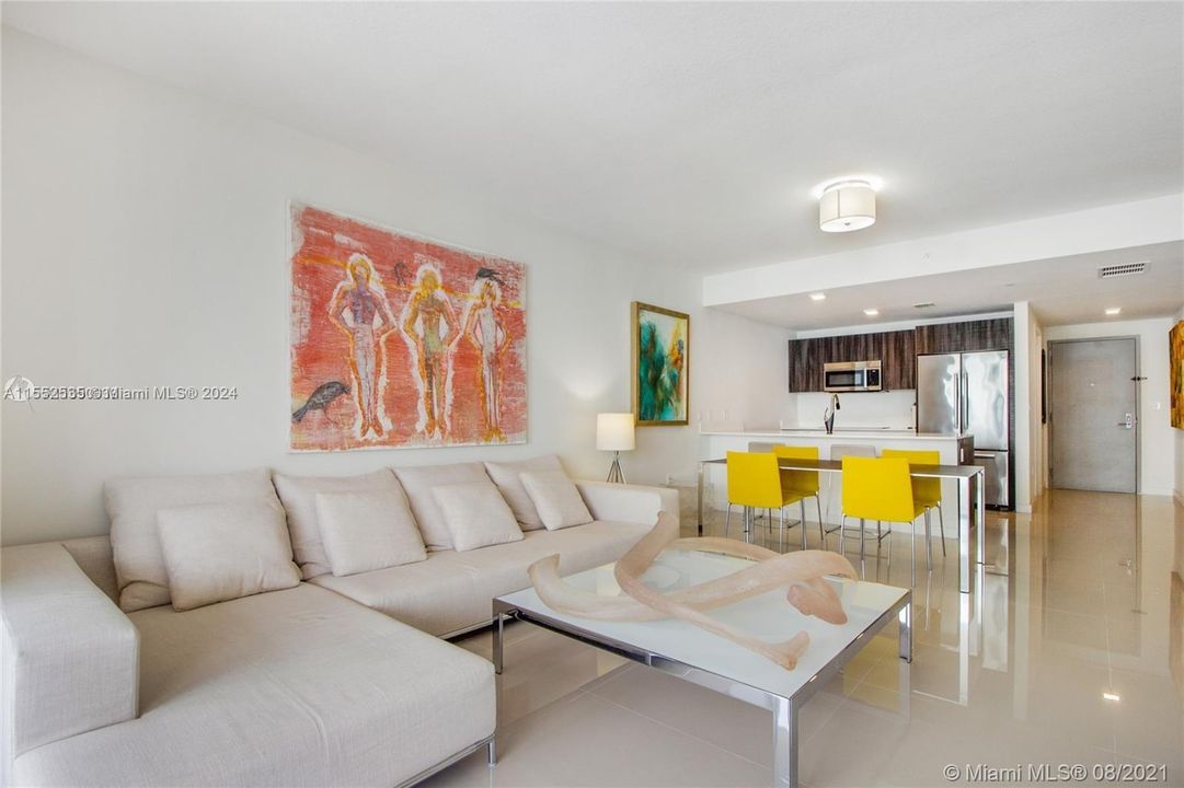 Recently Rented: $4,500 (2 beds, 2 baths, 979 Square Feet)