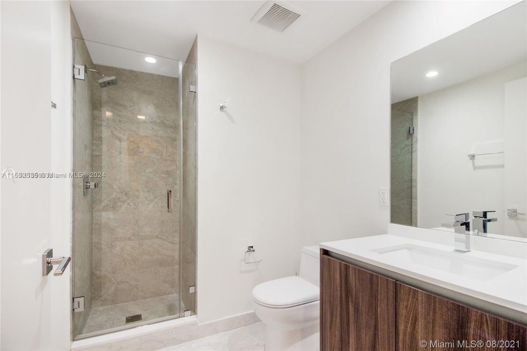 Recently Rented: $4,500 (2 beds, 2 baths, 979 Square Feet)