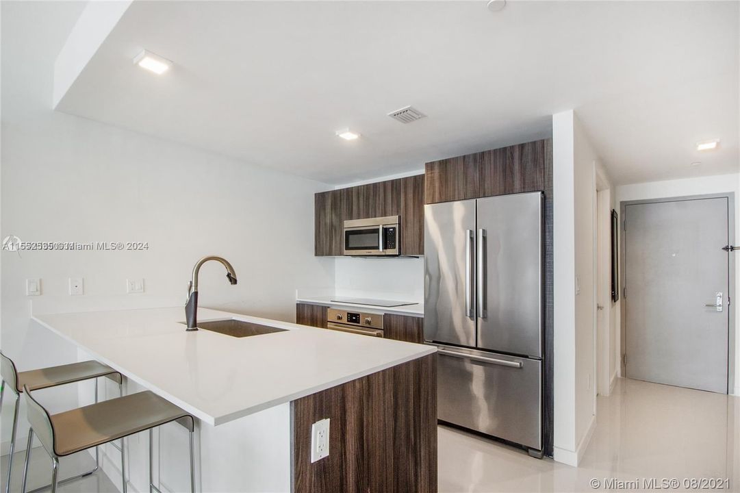 Recently Rented: $4,500 (2 beds, 2 baths, 979 Square Feet)