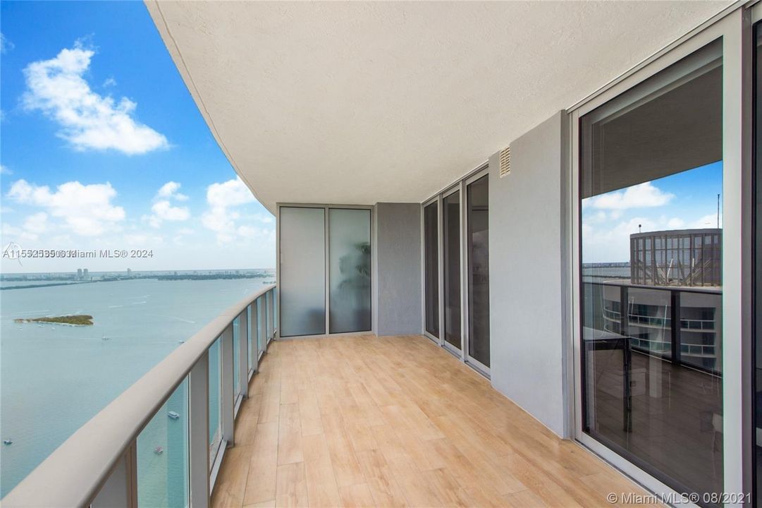 Recently Rented: $4,500 (2 beds, 2 baths, 979 Square Feet)