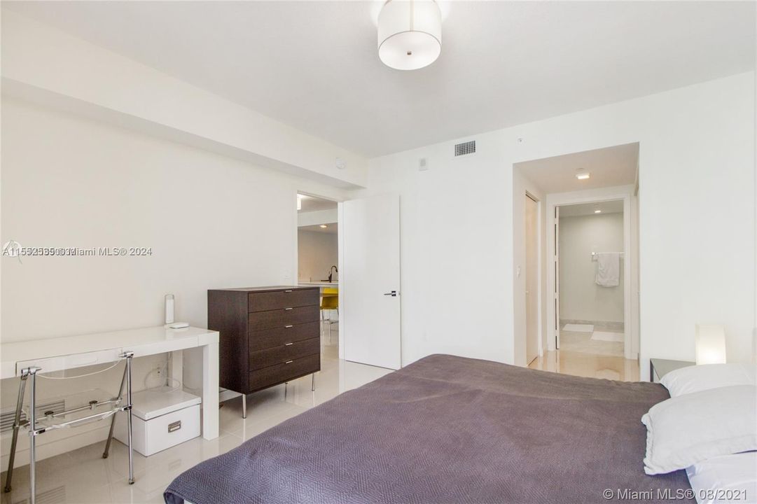 Recently Rented: $4,500 (2 beds, 2 baths, 979 Square Feet)