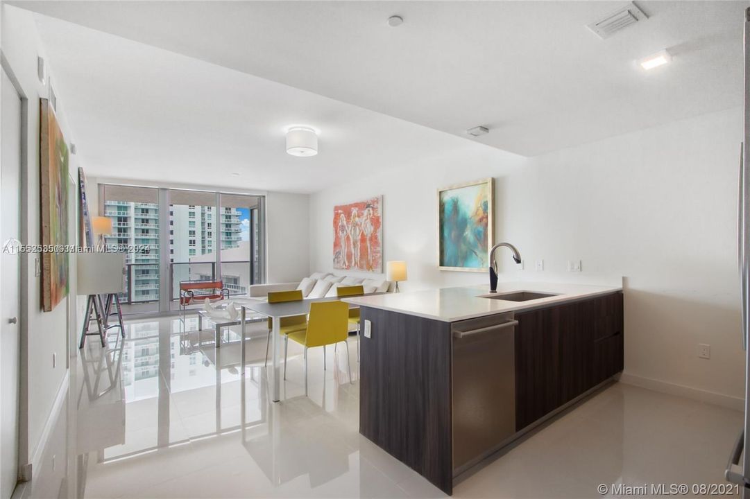 Recently Rented: $4,500 (2 beds, 2 baths, 979 Square Feet)