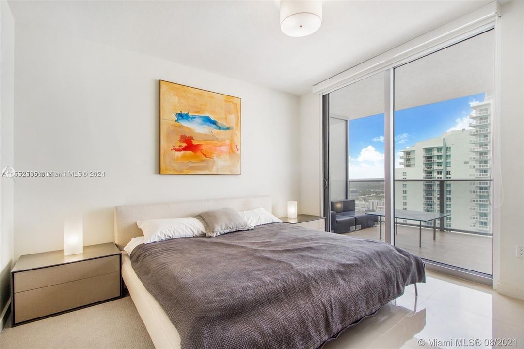 Recently Rented: $4,500 (2 beds, 2 baths, 979 Square Feet)