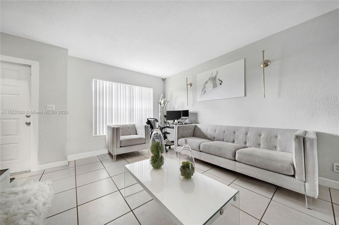 Active With Contract: $1,800 (2 beds, 1 baths, 938 Square Feet)