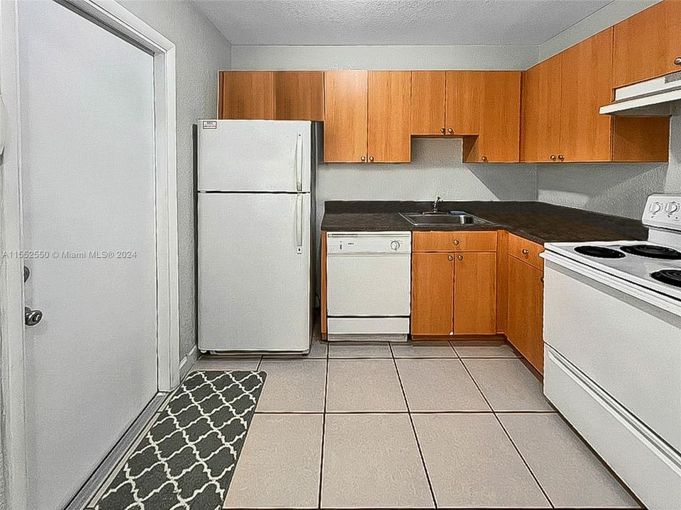 Active With Contract: $1,800 (2 beds, 1 baths, 938 Square Feet)