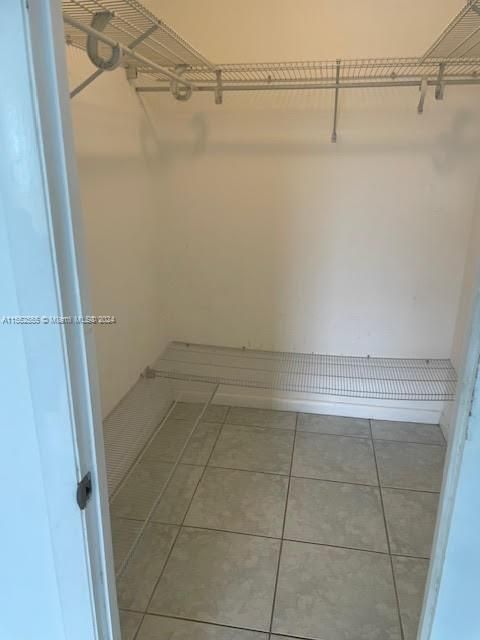 For Sale: $235,000 (1 beds, 1 baths, 667 Square Feet)